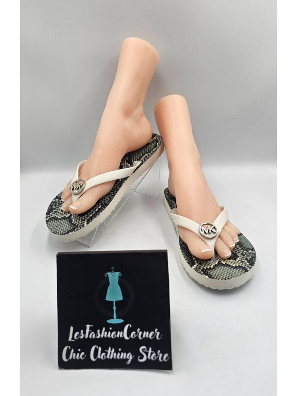 Michael Kors Women's Beige Snake Print Logo Charm Flip Flop Sandals Sz 9 3718